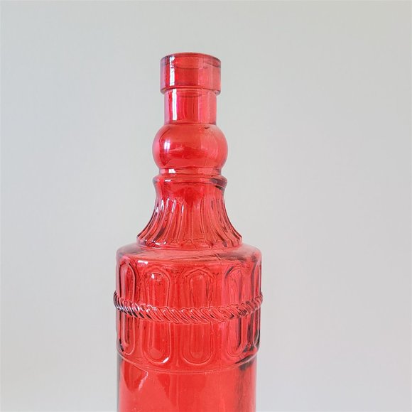 Red glass bottle. - Picture 3 of 6